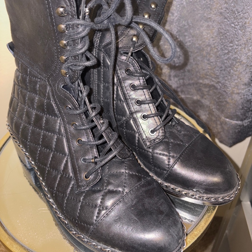 Vince Camuto combat boots women’s size 7.5